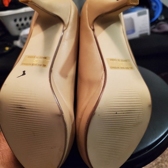 Heels - Picture 3 of 3